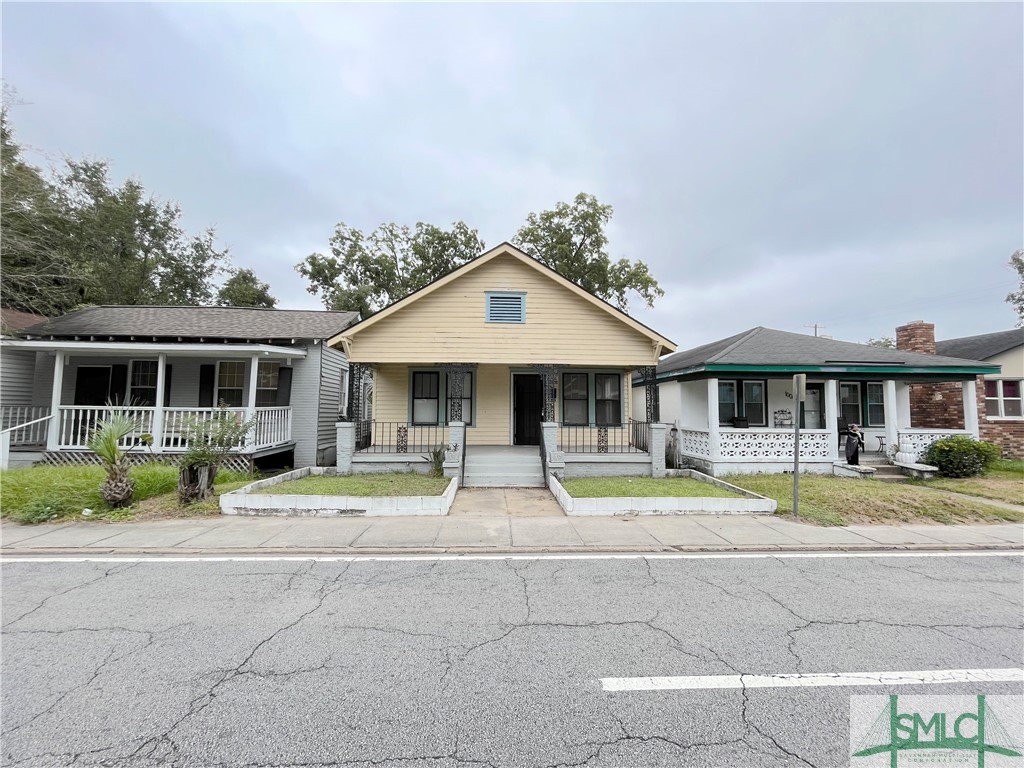 Sold 1008 W Victory Drive, Savannah, GA 31405 3 Beds / 2 Full Baths