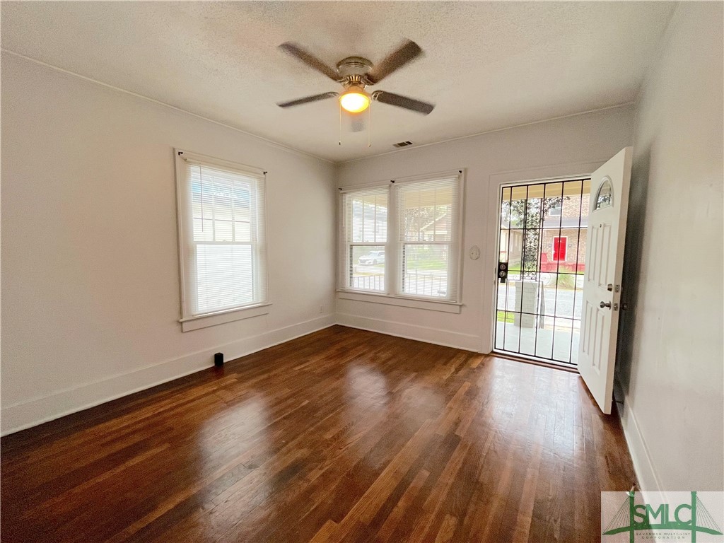 Sold 1008 W Victory Drive, Savannah, GA 31405 3 Beds / 2 Full Baths