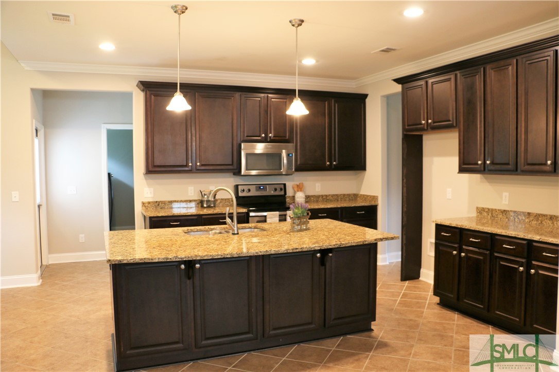 Sold 16 Gresham Lane, Savannah, GA 31419 4 Beds / 3 Full Baths