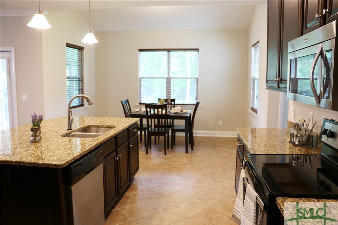 Sold 16 Gresham Lane, Savannah, GA 31419 4 Beds / 3 Full Baths