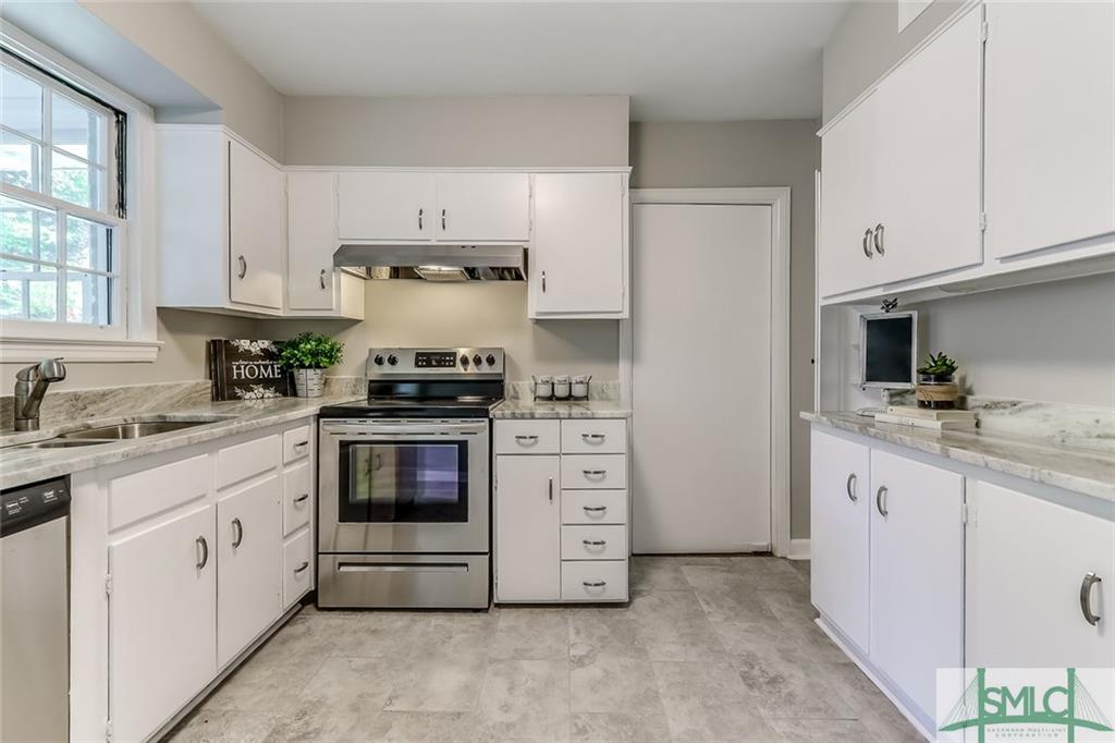 712 Columbus Drive, Savannah, GA 31405