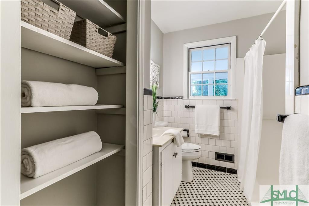 712 Columbus Drive, Savannah, GA 31405